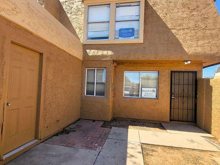 4023 S 44th St — Photo 10