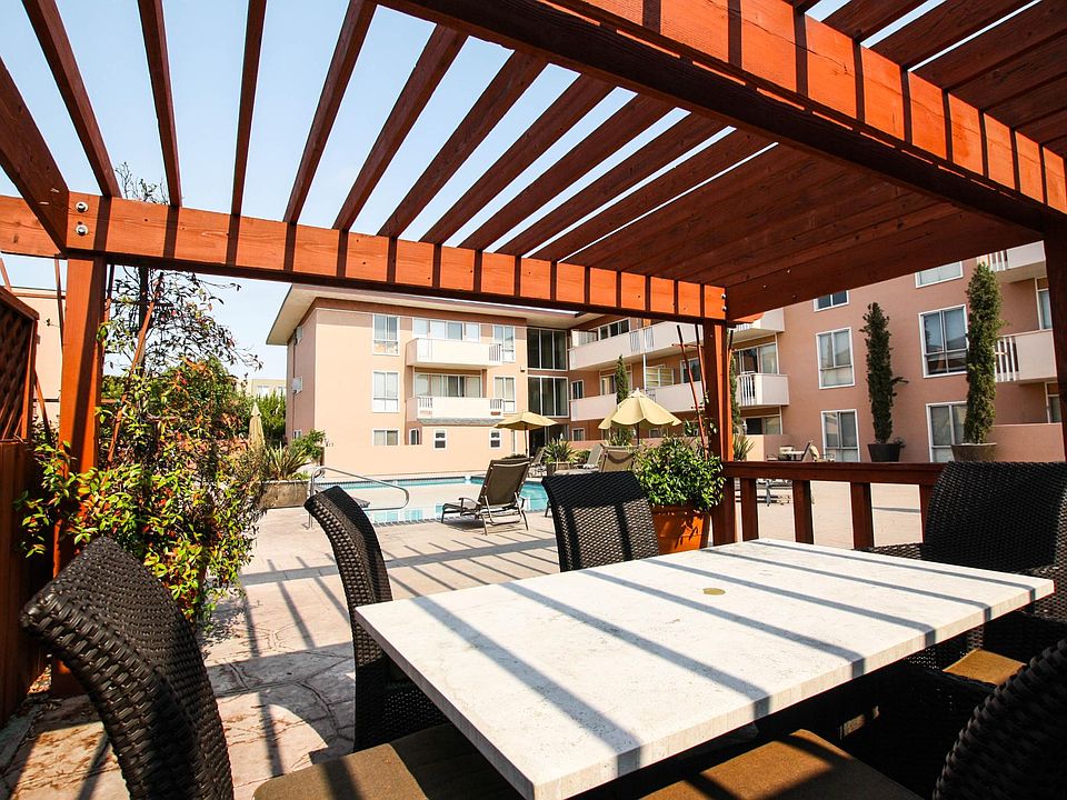 1st image of 1901 Garden Dr APT 205
