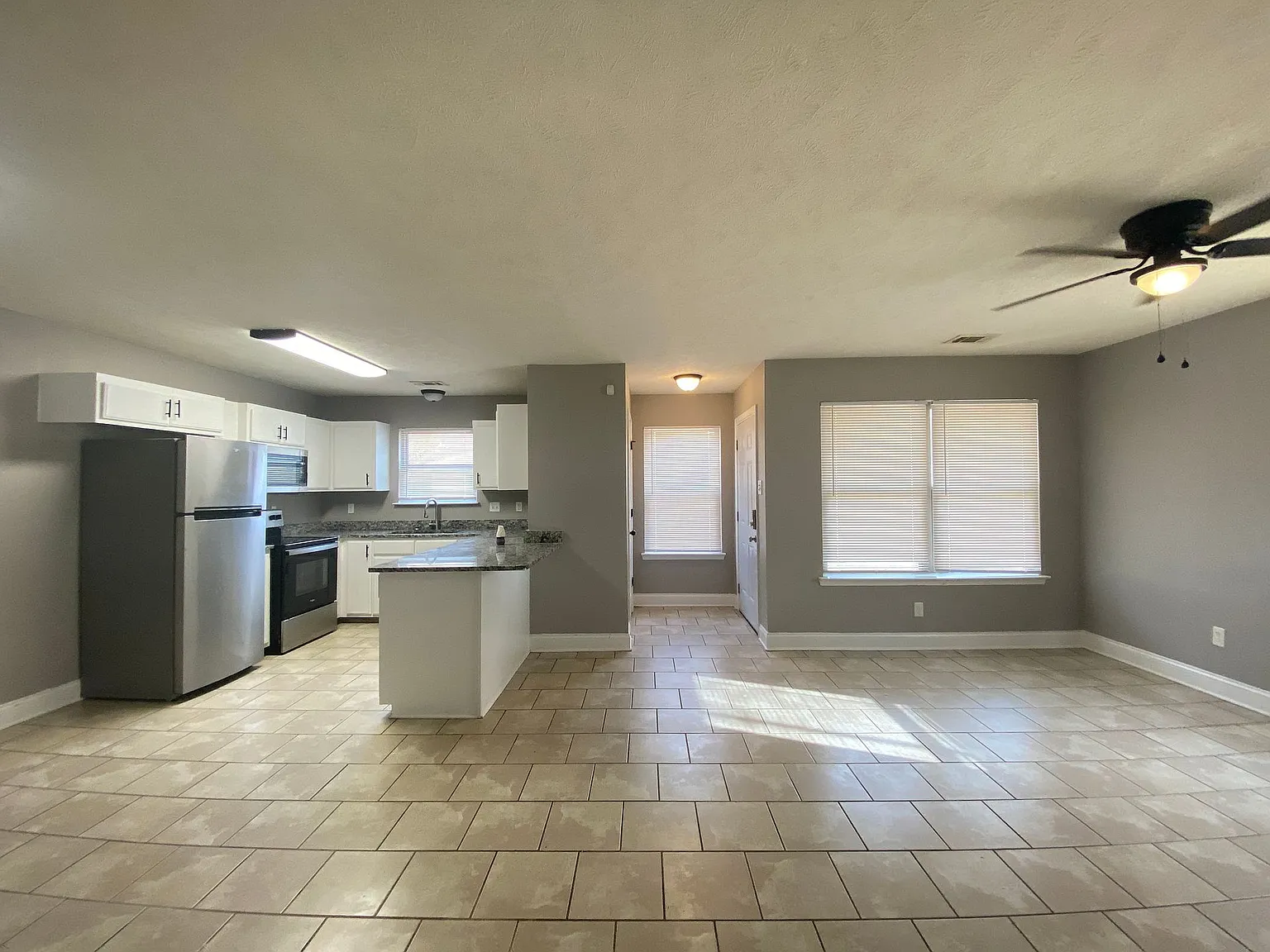 320 Bellewood Ln A — Photo 2