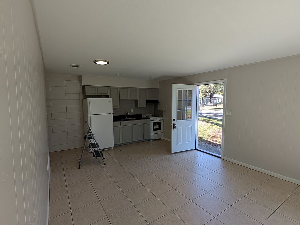 1st image of 801 NW 40th Ave #805