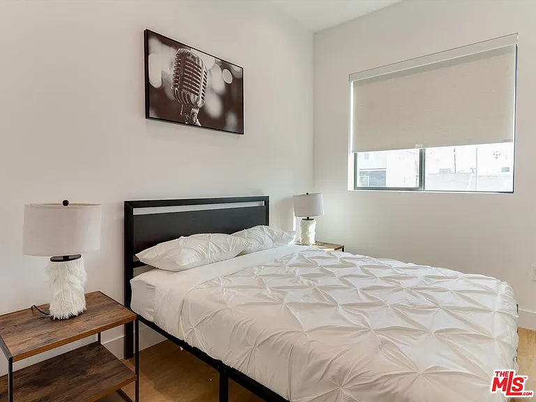 2815 S Redondo Blvd — Photo 15