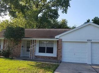 5303 Heathercrest St, Houston, TX 77045