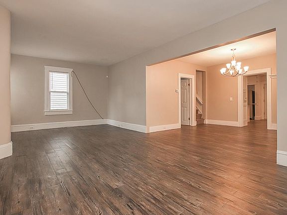 3rd image of 3224 Mapledale Ave
