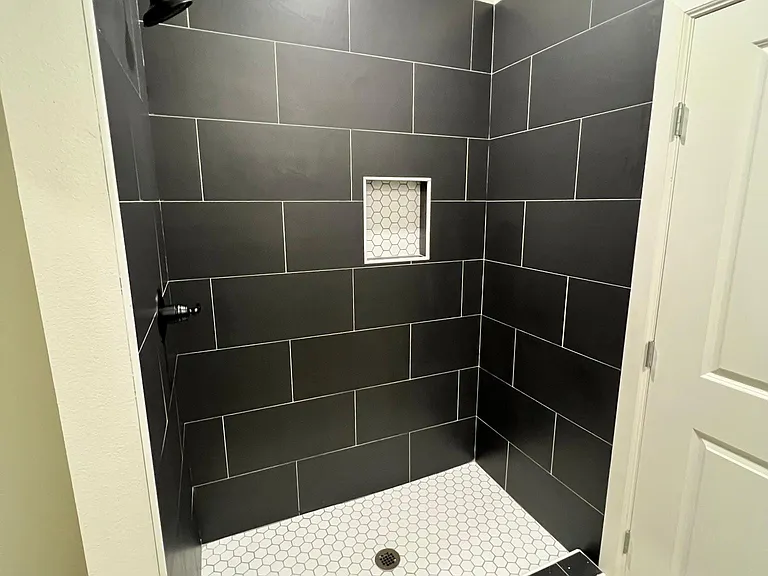 2 bed-Master shower