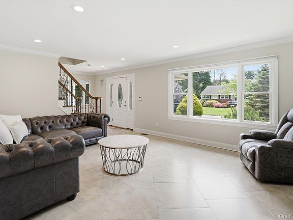 5th image of 19 Gruber Drive