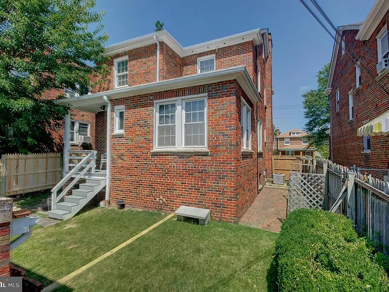 616 Nicholson St NW — Photo 23