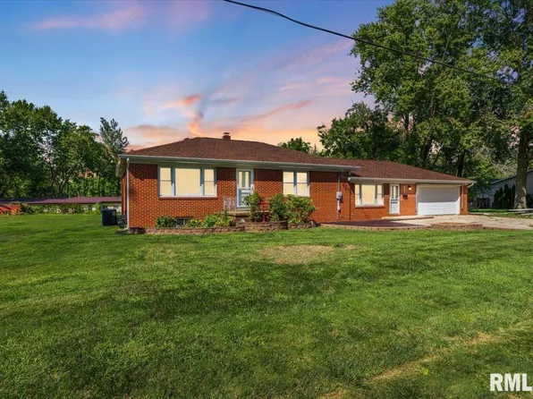 605 W Chestnut St, Chatham, IL 62629