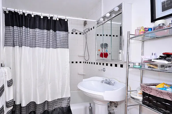 Sold by Re/Max In The City | media 28