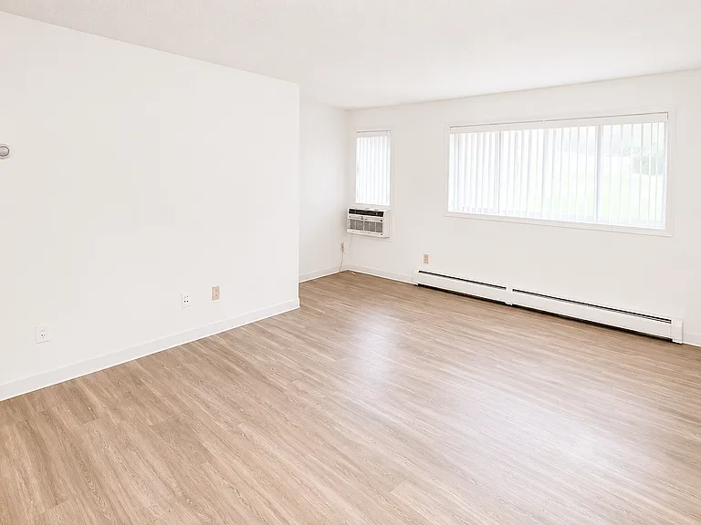 Rolling Hills Apartments — Photo 43