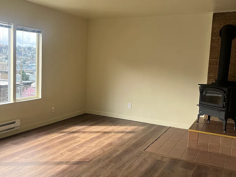 1020 Belmont Ave E #3 — Photo 3