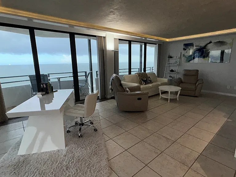Smooth ceiling with LED highlights