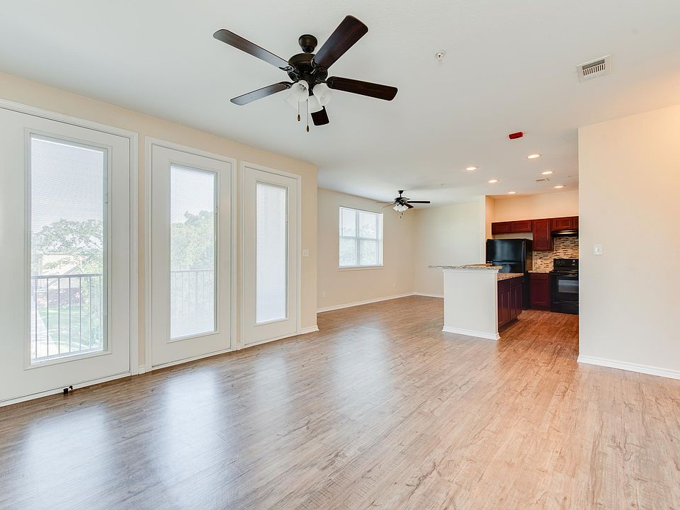 Falcon Point Condos - 1915 Dartmouth St College Station TX | Zillow