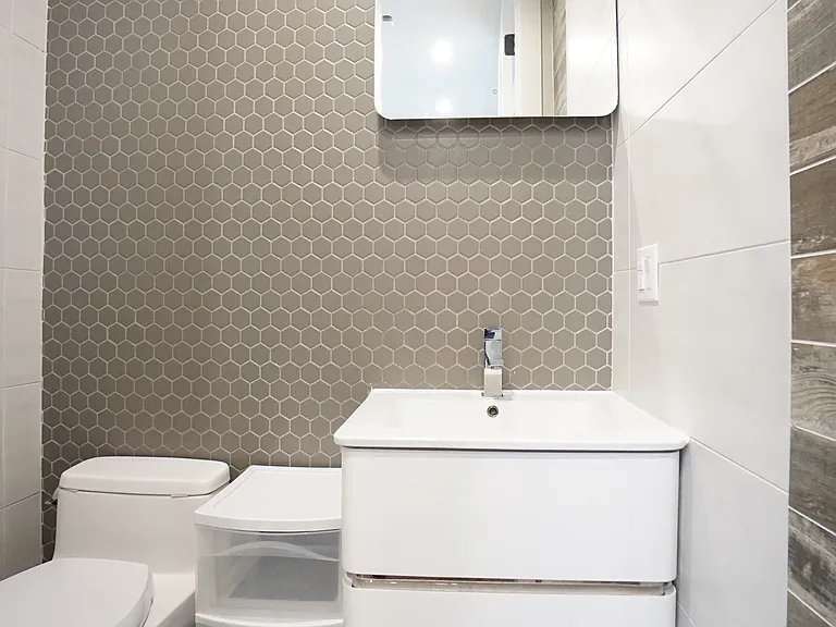 1031 Montgomery St #4R — Photo 22