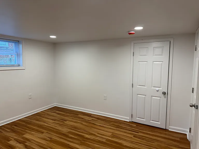 5868 Arlington Blvd — Photo 8