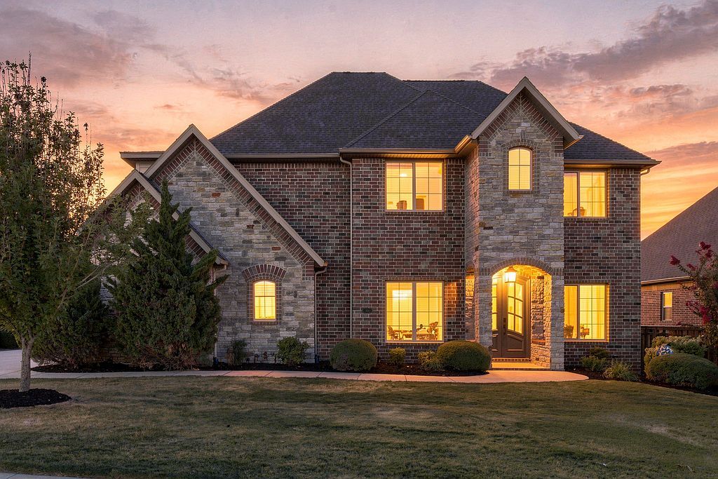 421 Trailwood Cir - Property Image