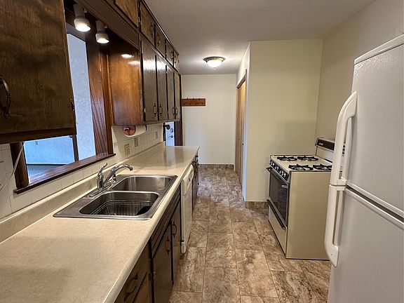 5th image of 107 University Dr