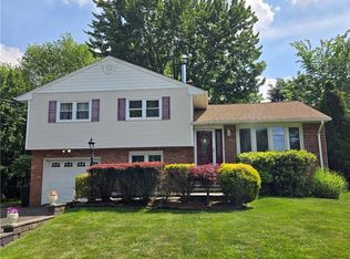 40 Maple Dr, Stony Pt, NY 10980