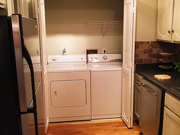 Laundry / Washer / Dryer