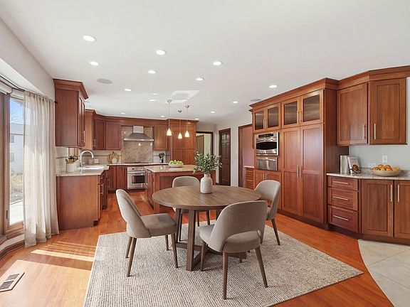 5th image of 9 Equestrian Way