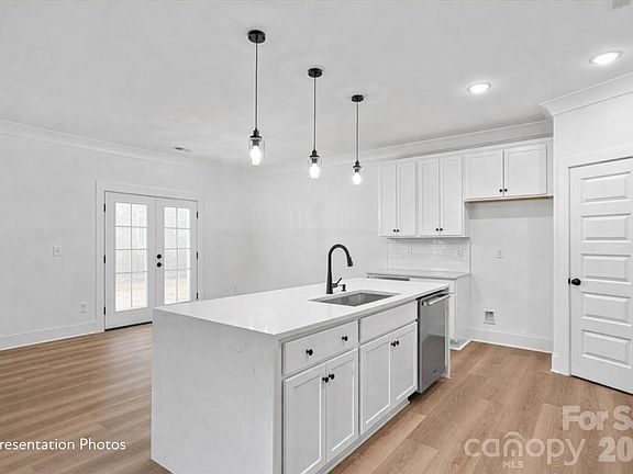 4th image of 4506 Castleton Rd