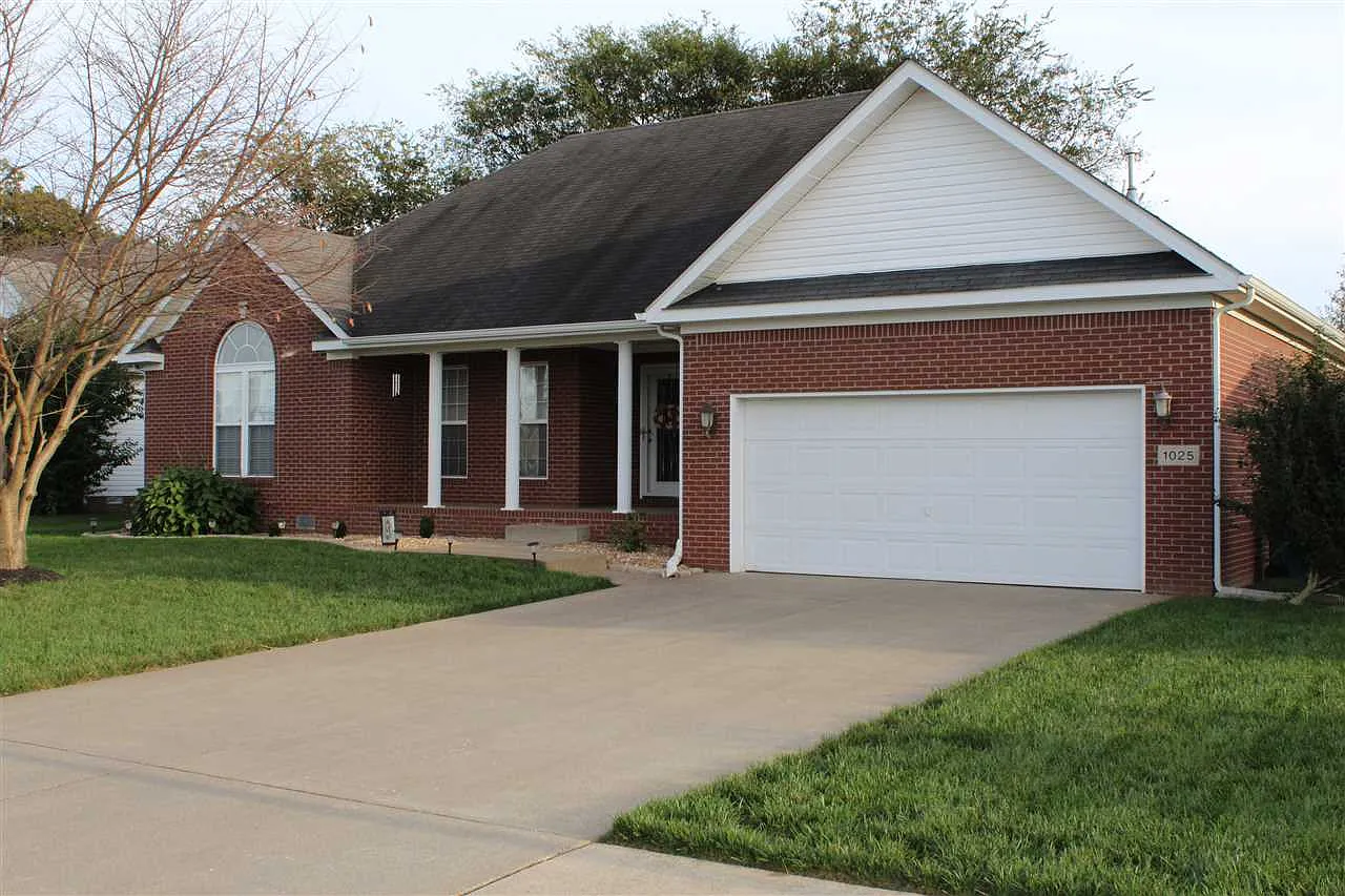 1025 Foxglove St photo 1