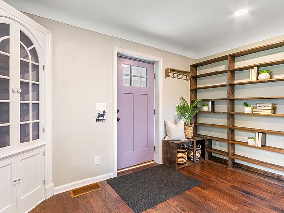 4th image of 207 W Russell St