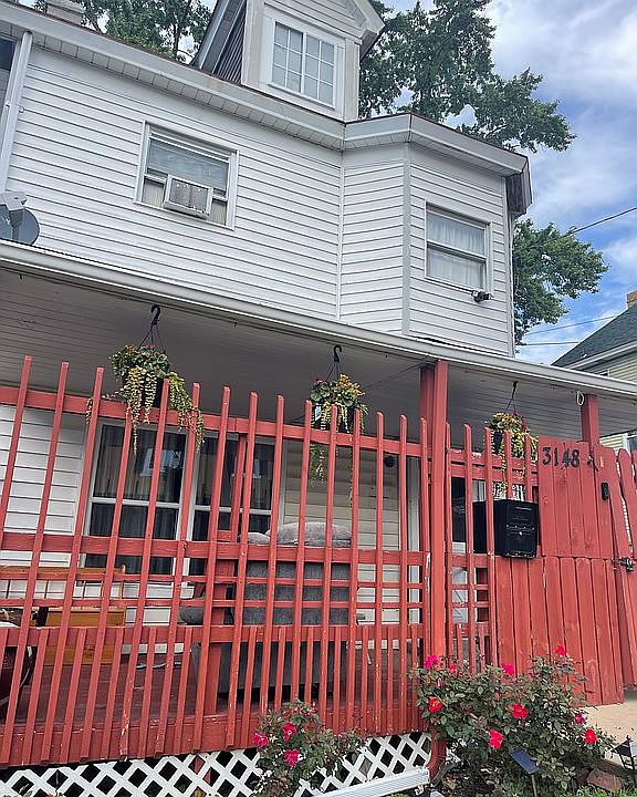 2nd image of 3148 Kelvin St