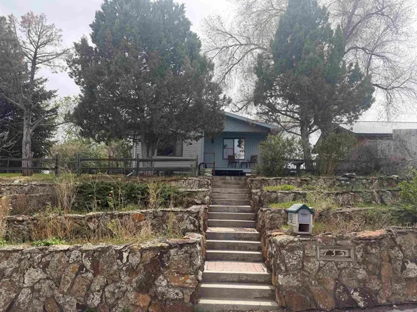 735 Mondell St, Thermopolis, WY 82443