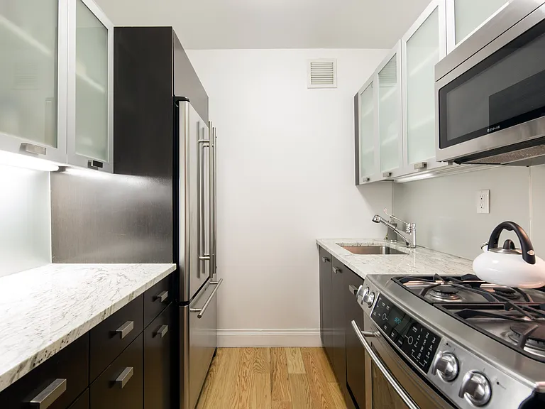 212 E 47th St #16C — Photo 5