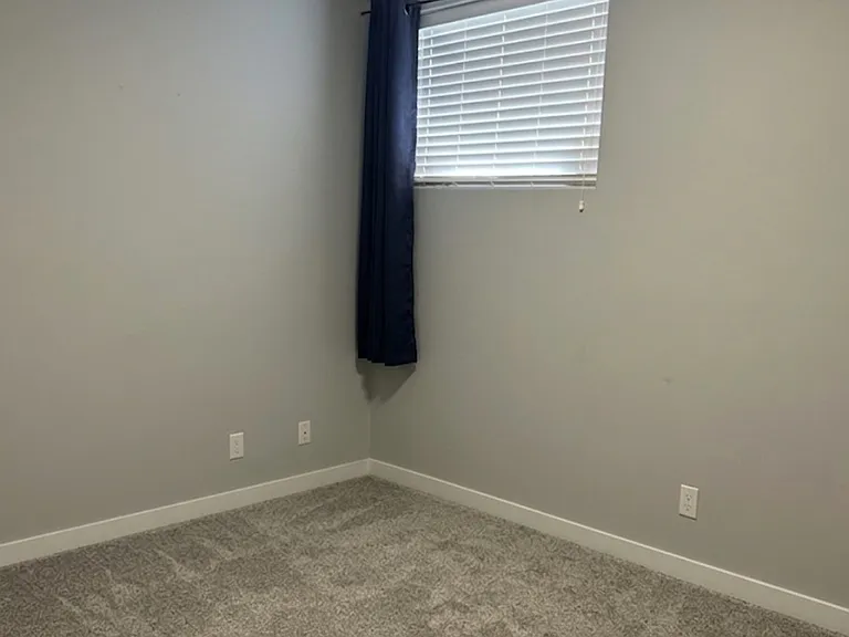 420 Hilliard St W — Photo 6