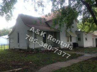 1017 NE Strait Ave, Topeka, KS 66616