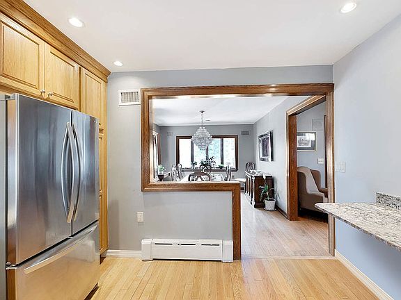 4th image of 79 Jeannette Ave