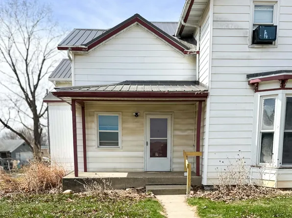 717 Summit St #4, Center Pt, IA 52213