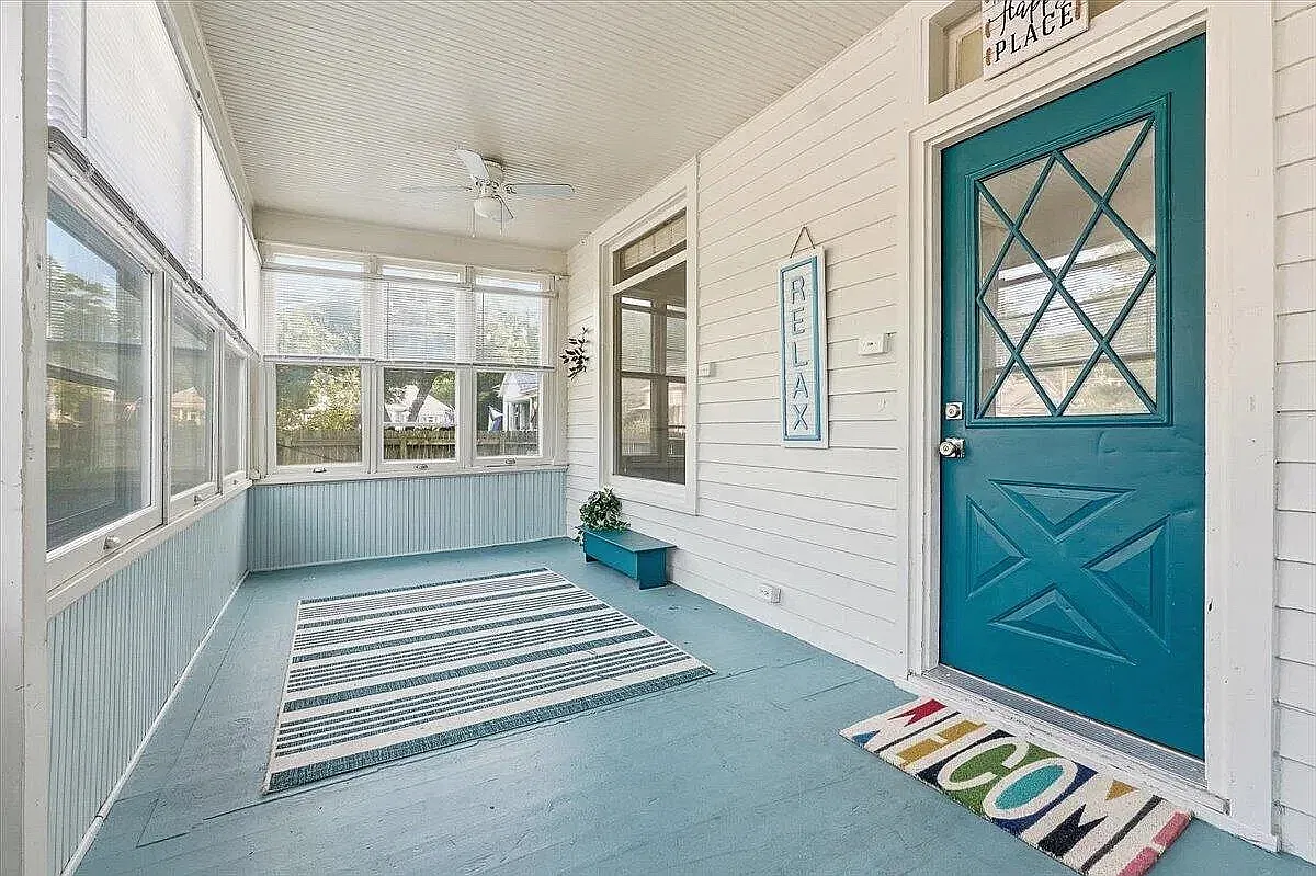 3 bed, 932 sqft, $1,650 — Photo 1