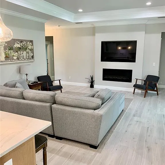 2129 Lorraine Dr — Photo 37