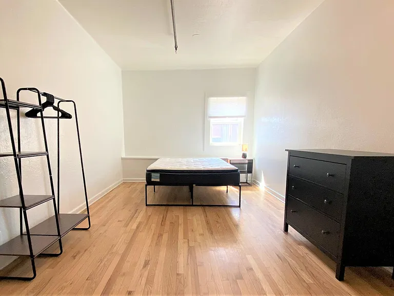 252 Linden St #B — Photo 3