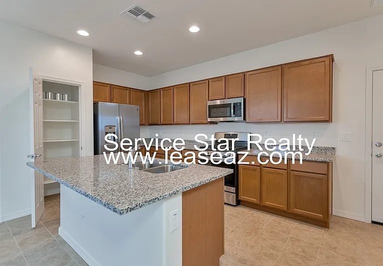 3620 S 58th Dr — Photo 5