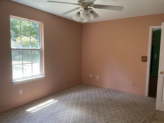 5th image of 39 Summer Brooke Ln