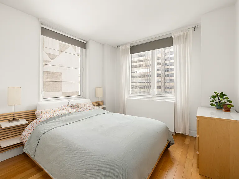 212 E 47th St #25C — Photo 5