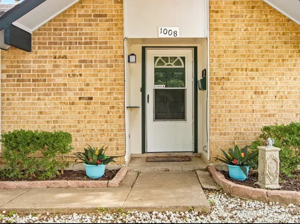 1008 Hillwood Dr, Lewisville, TX 75067