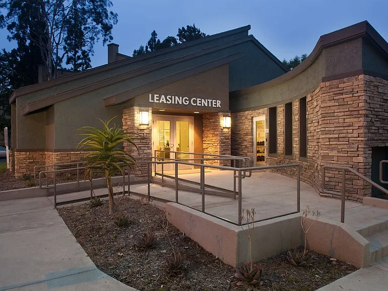 Leasing entrance