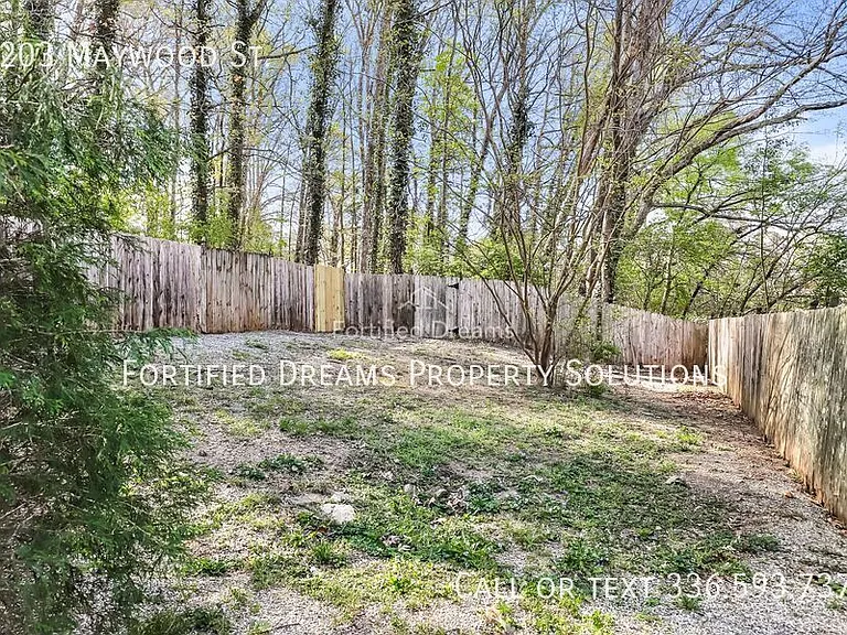 2203 Maywood St — Photo 19