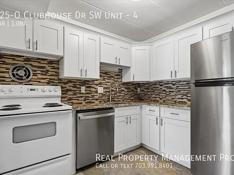 125O Clubhouse Dr SW #4 — Photo 5
