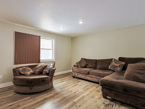 4th image of 688 W Cherry St