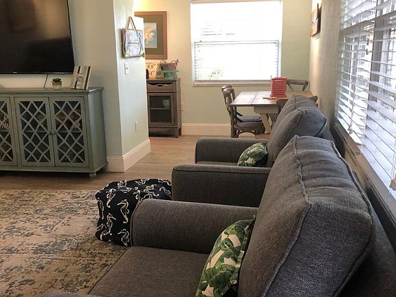 5th image of 41 Beach Ln APT 1