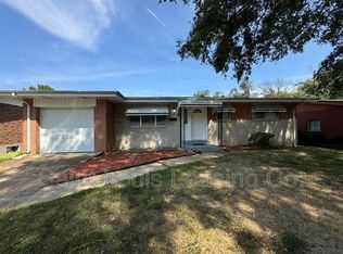 495 Ryan Dr, Florissant, MO 63031