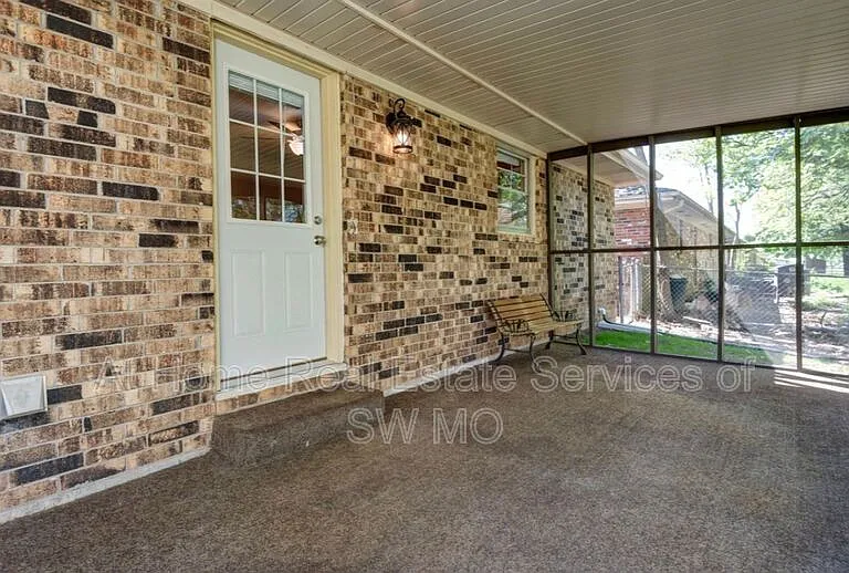 2425 S Dollison Ave — Photo 6