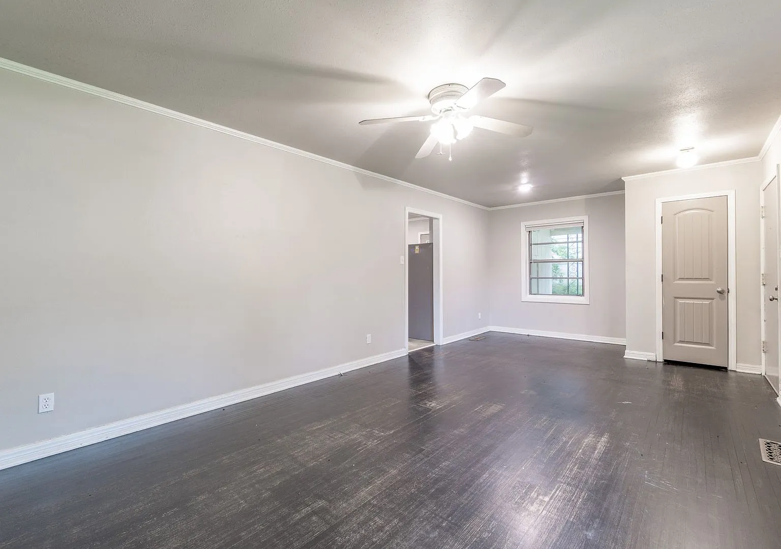 Cozy Comfort in a Great Location: Spacious 3 Bed, 1 Bath Residence with Carport! — Photo 4