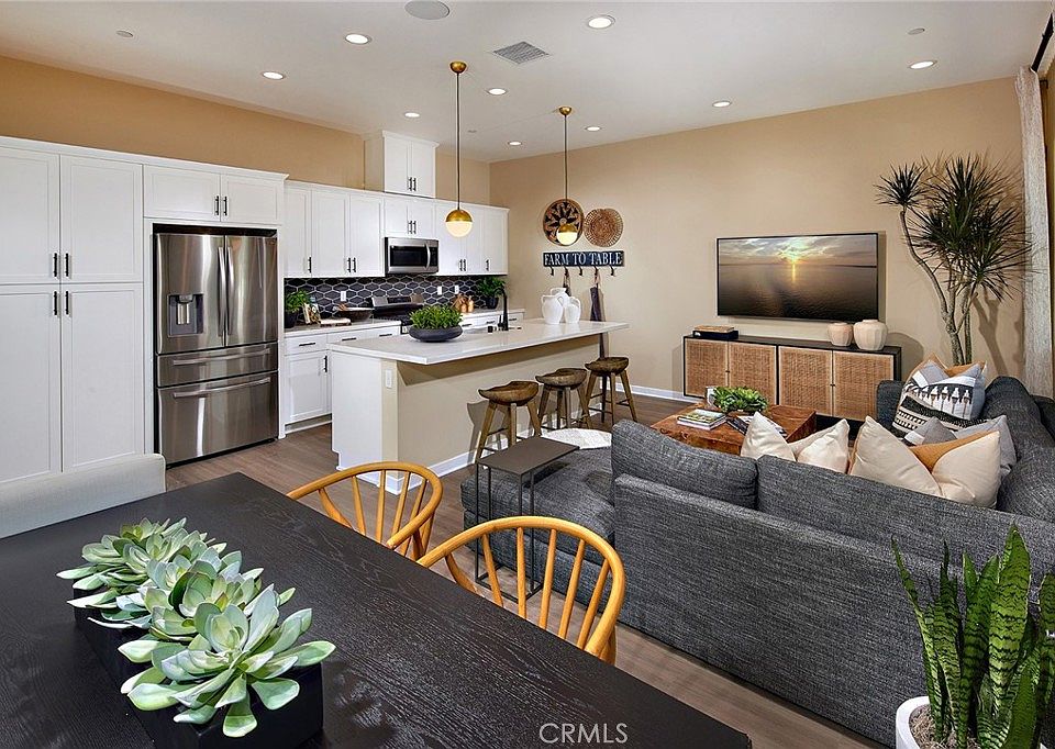 1st image of 4452 S Fairmount Paseo