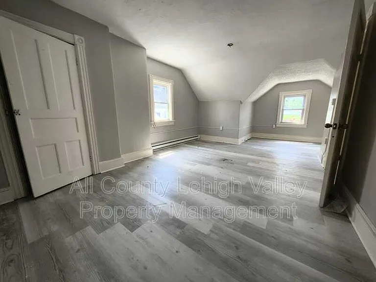 427 W Berwick St — Photo 7